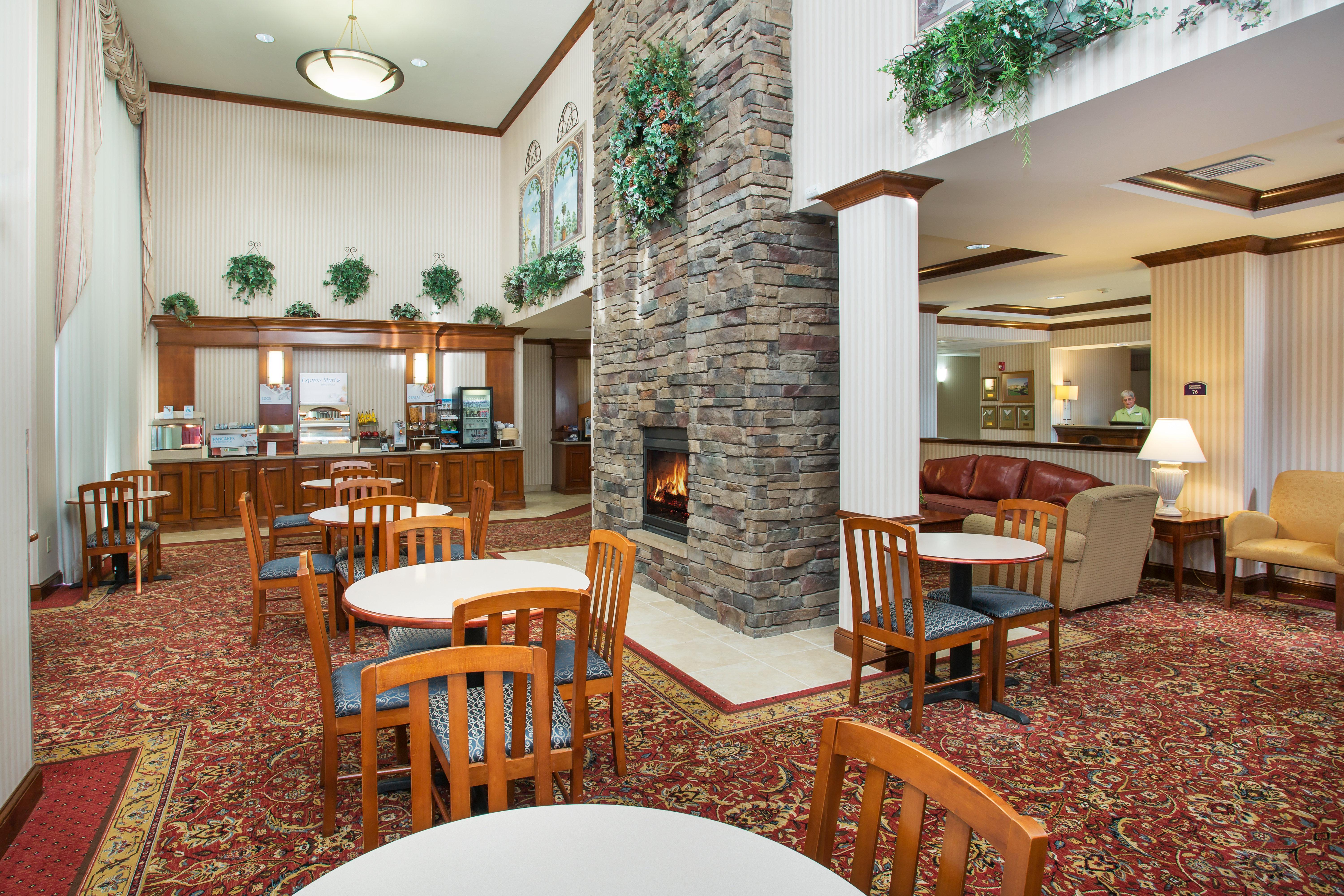 Holiday Inn Express Hotel & Suites Marion By Ihg Exterior photo