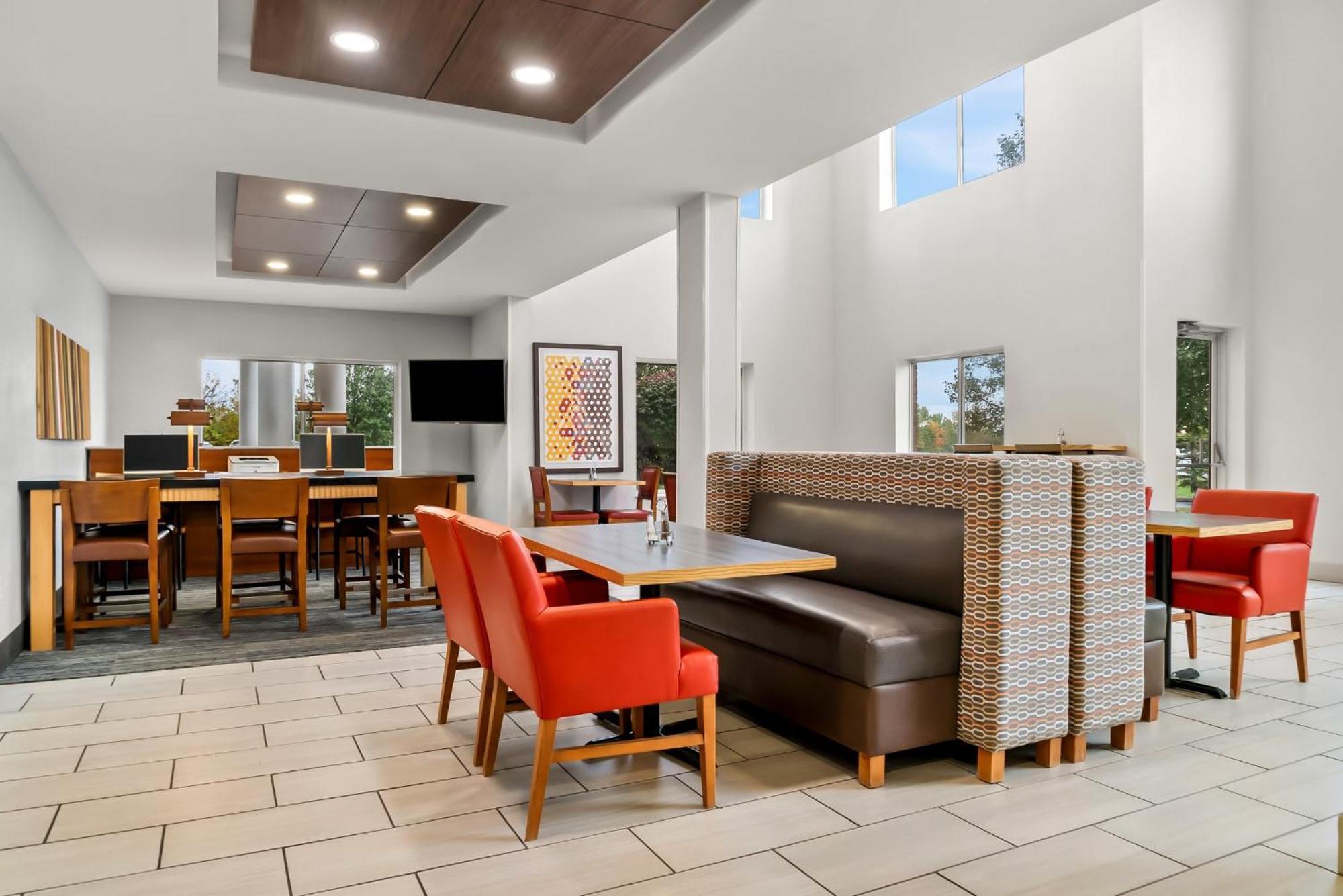 Holiday Inn Express Hotel & Suites Marion By Ihg Exterior photo