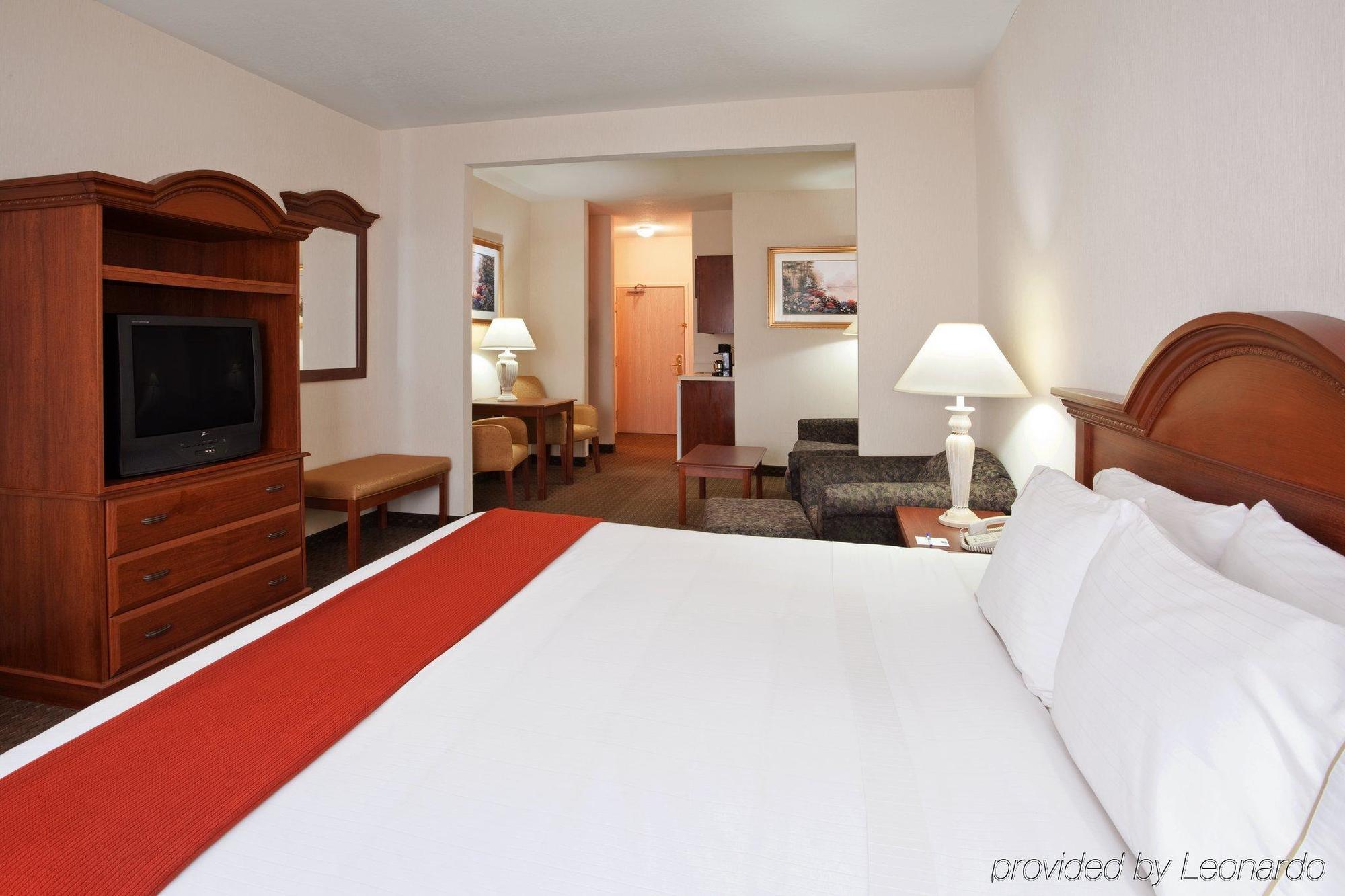 Holiday Inn Express Hotel & Suites Marion By Ihg Room photo
