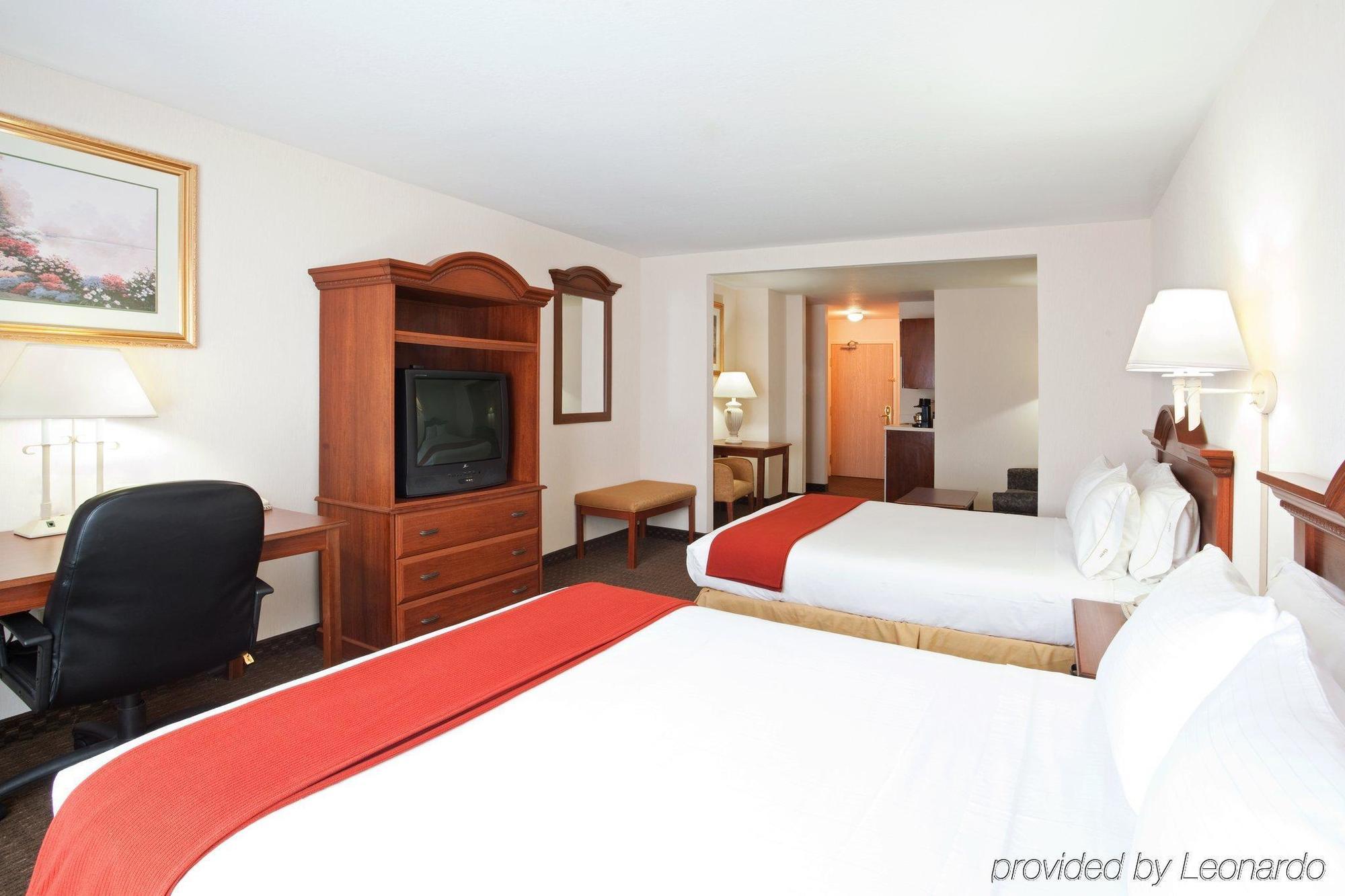 Holiday Inn Express Hotel & Suites Marion By Ihg Room photo